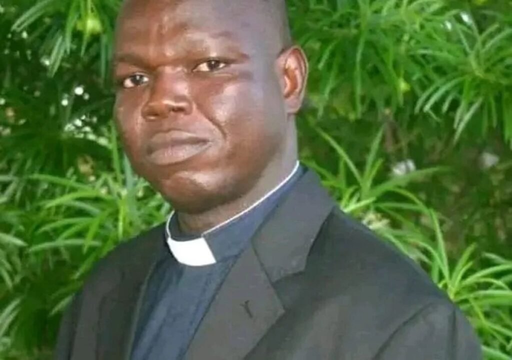Cameroun : L’abbé Valentin Baïbarem libéré après la mort d’un enseignant